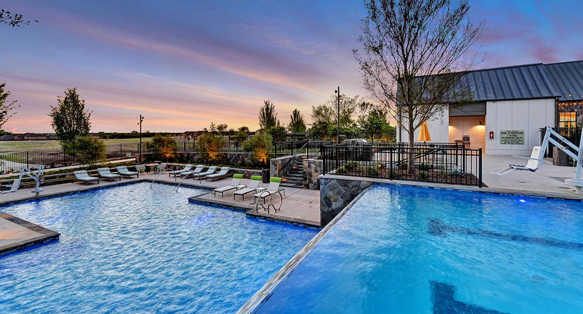 Family pool in Hurst
