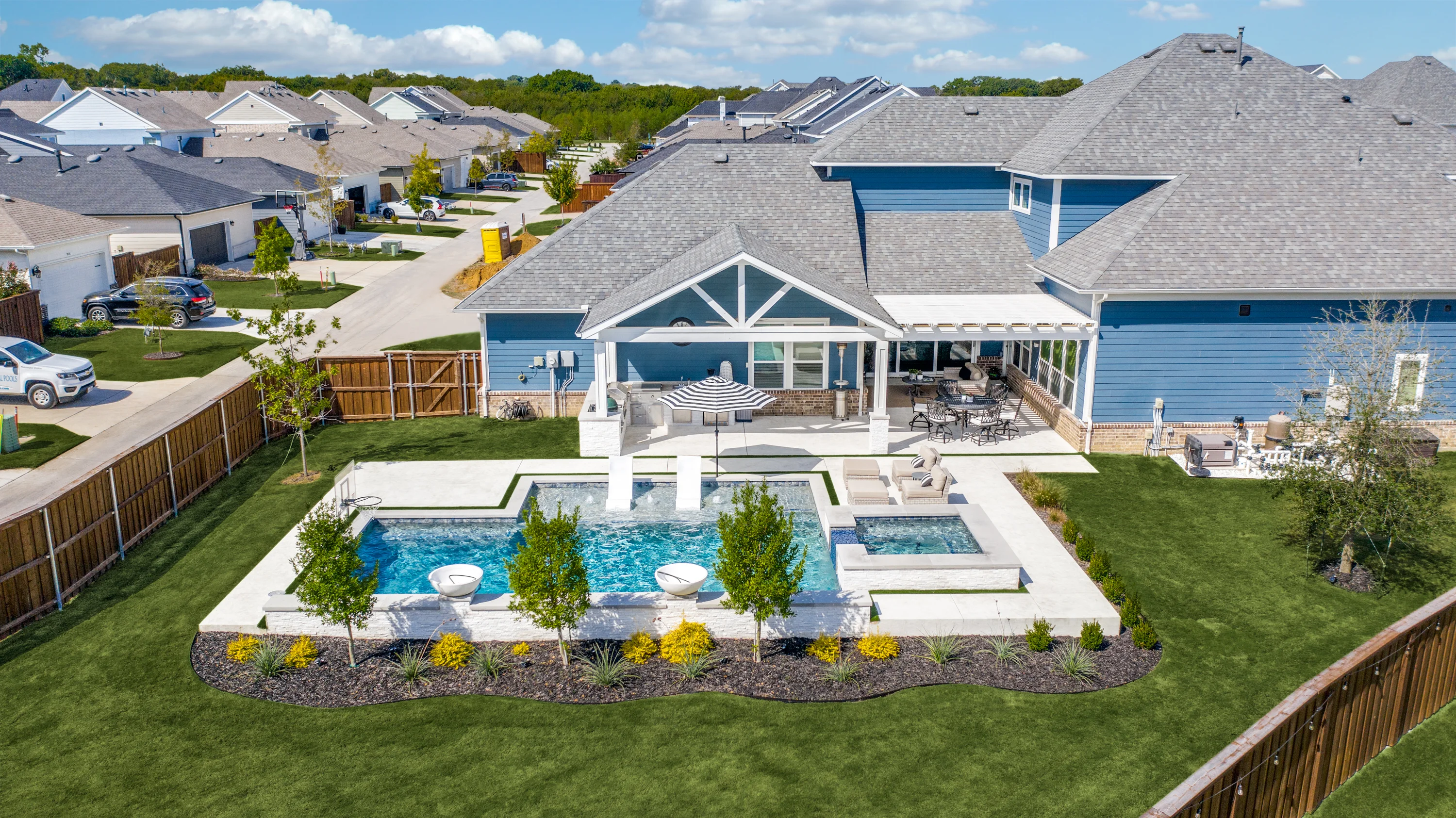 Contemporary Retreat pool — McHenry   cormac st roof