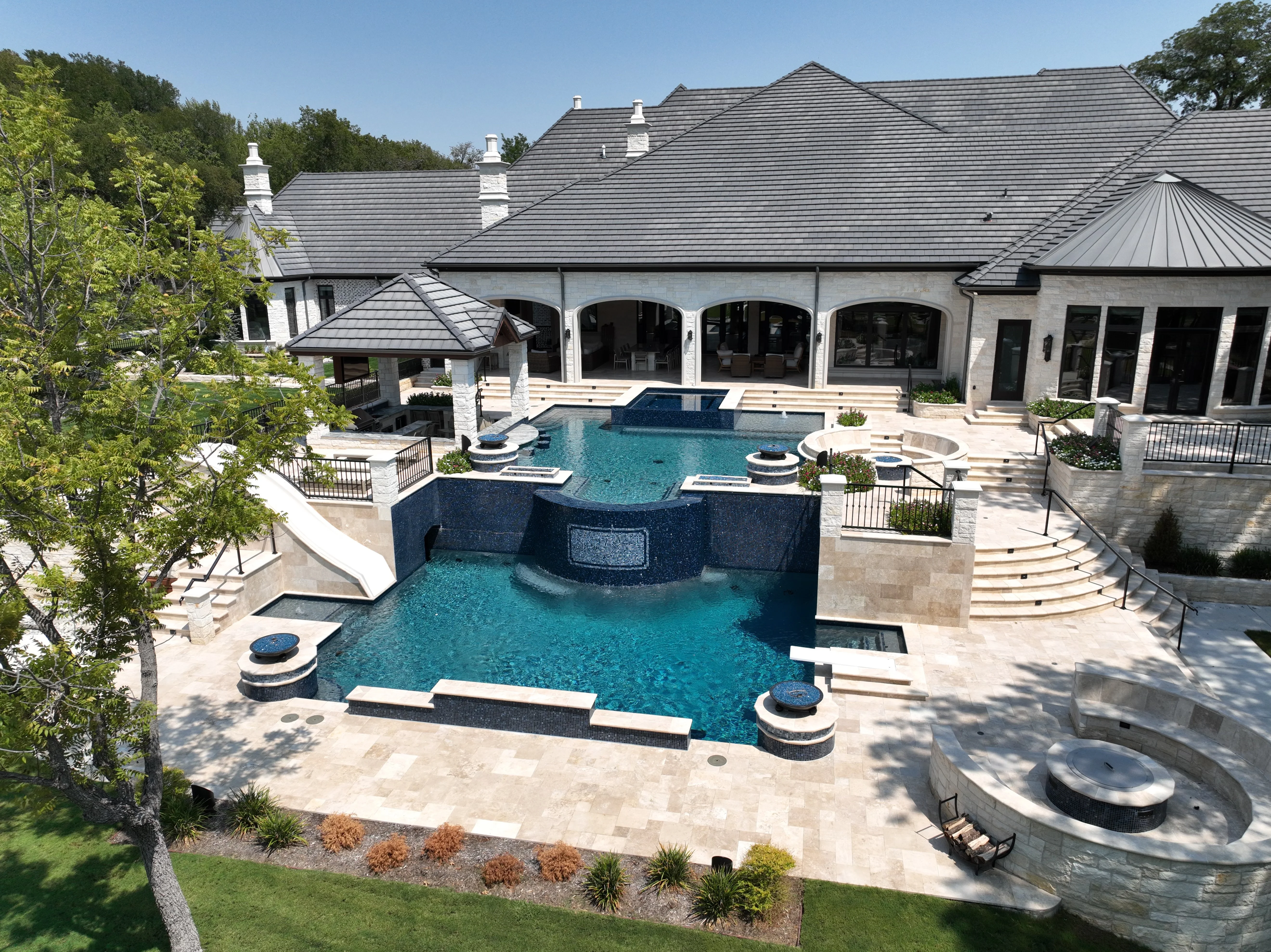 Family Oasis pool — Harley 1