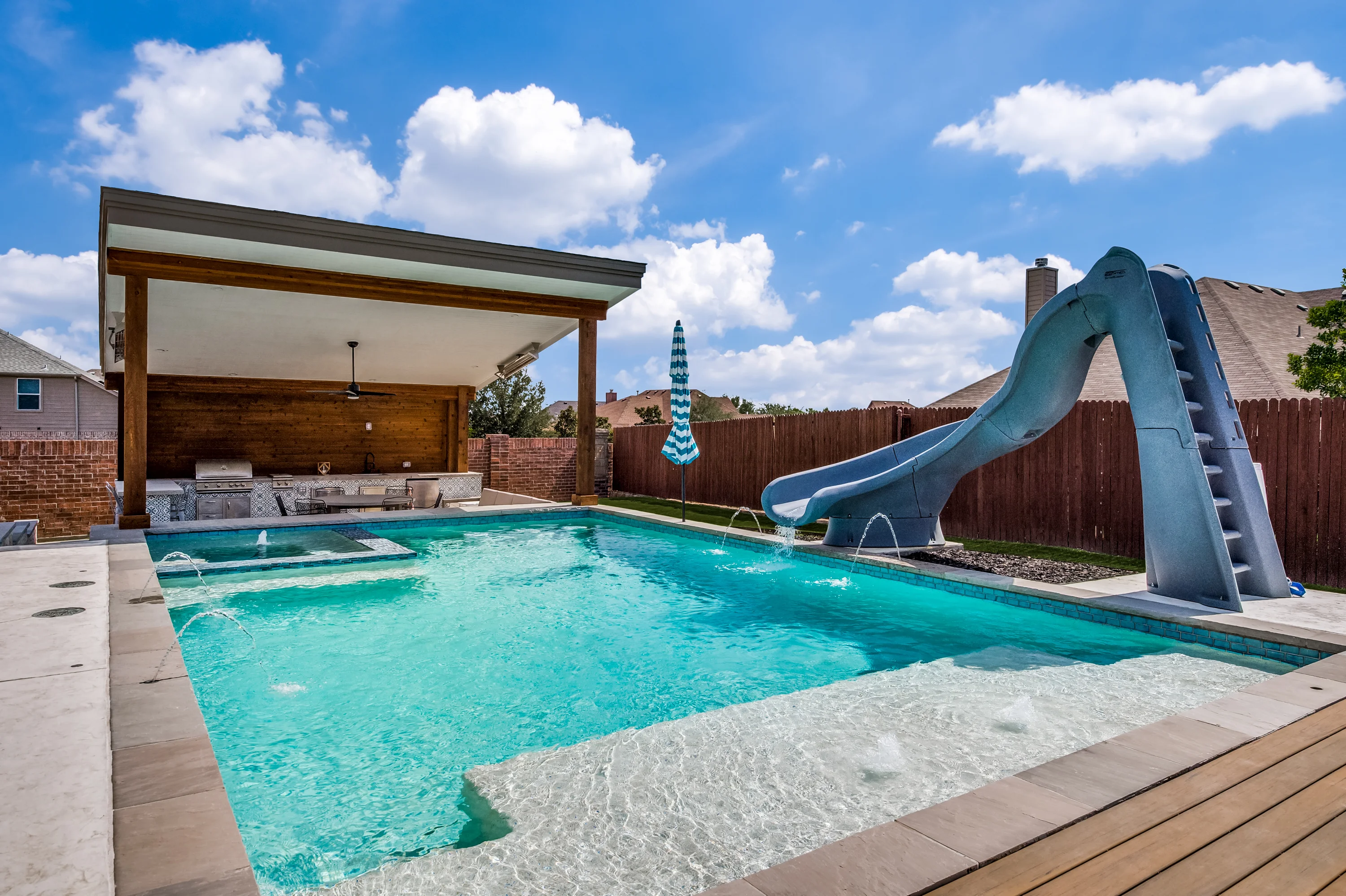 Family Oasis pool — Wotton   2
