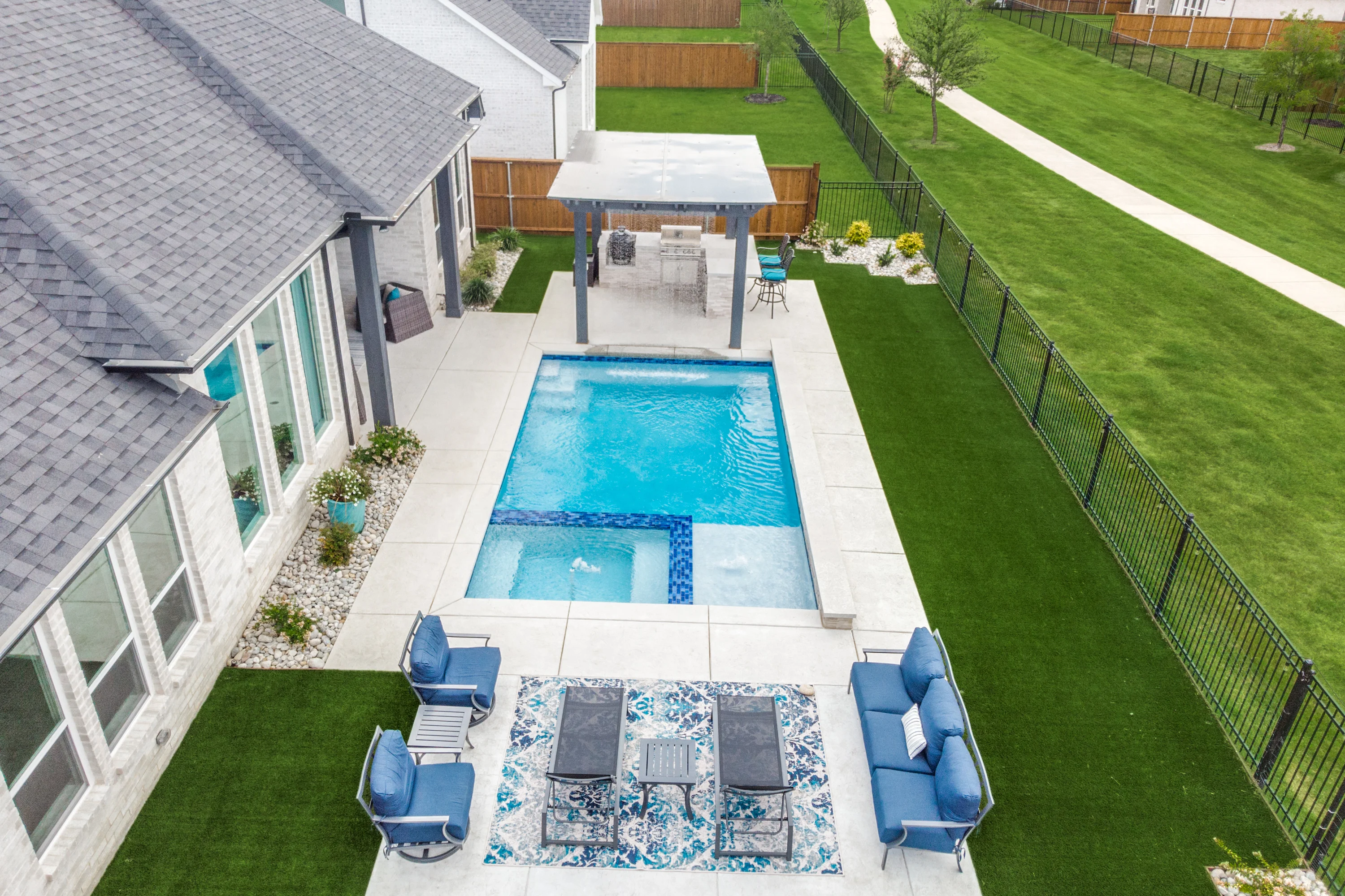 Straight Line pool — Thompson   4